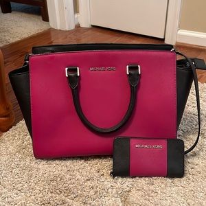 Michael Kors purse and wallet! Perfect condition!